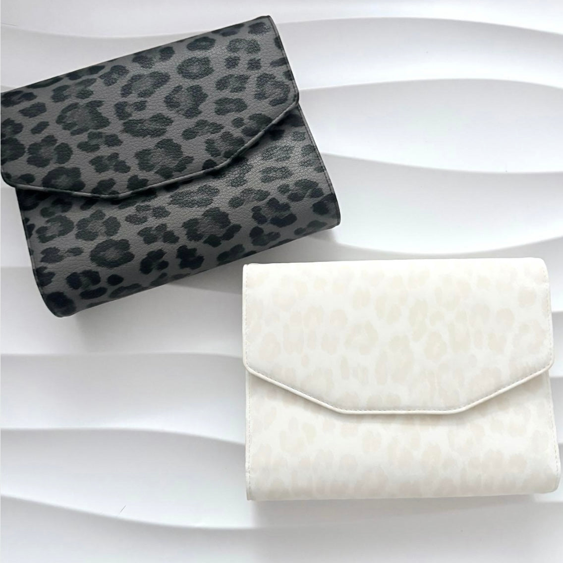 A6 Leo Pocket | grau schwarz | weiß beige | schwarze Ringe