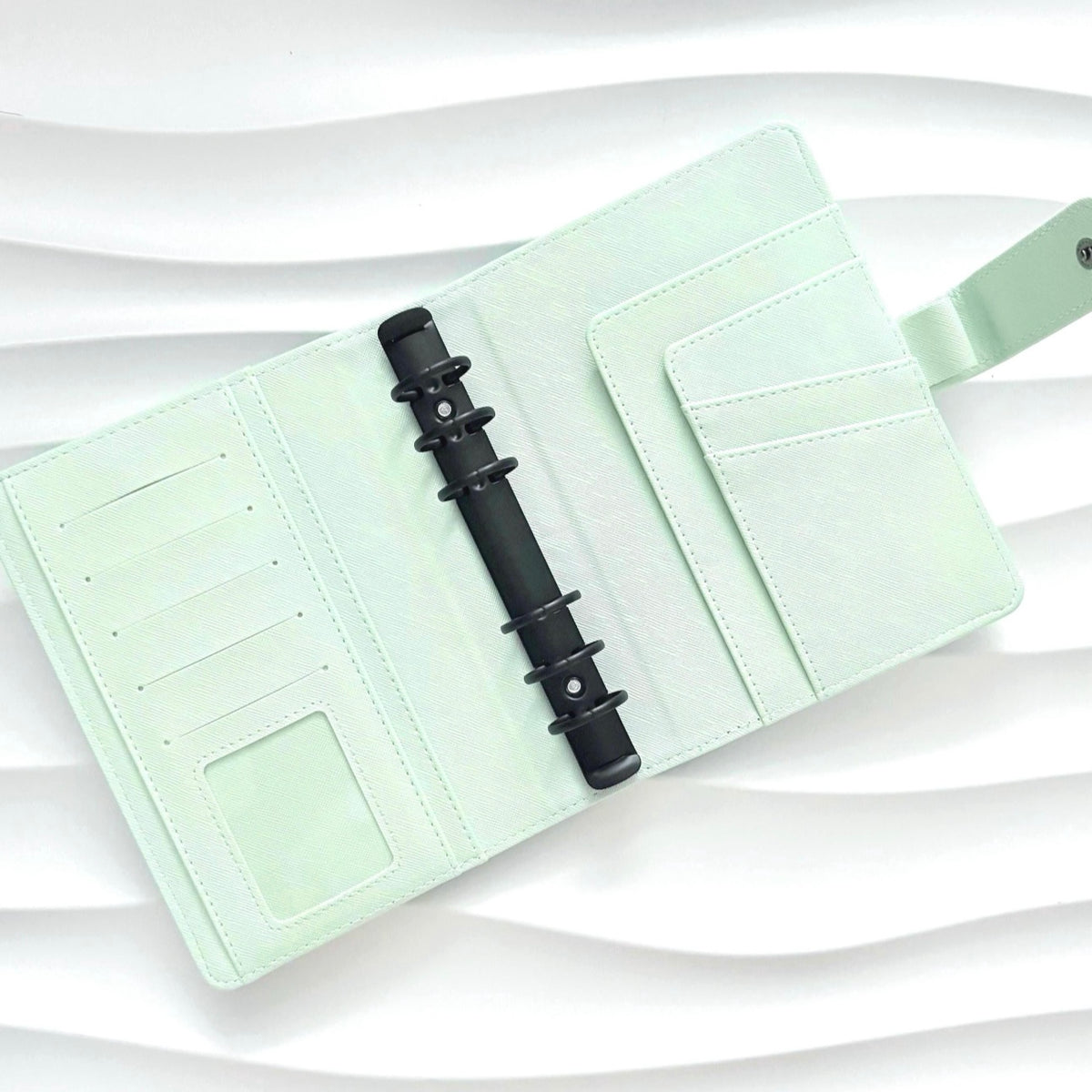 A6 | Mintgrün | schwarze Ringe | Saffiano Leder