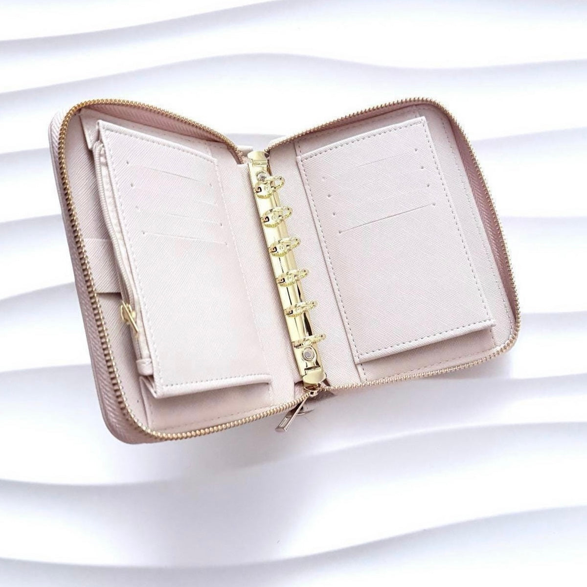 A7 Zip | viele Farben | Saffiano Leder | goldene Ringe