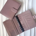 A6 | Taupe | schwarze Ringe | Saffiano Leder