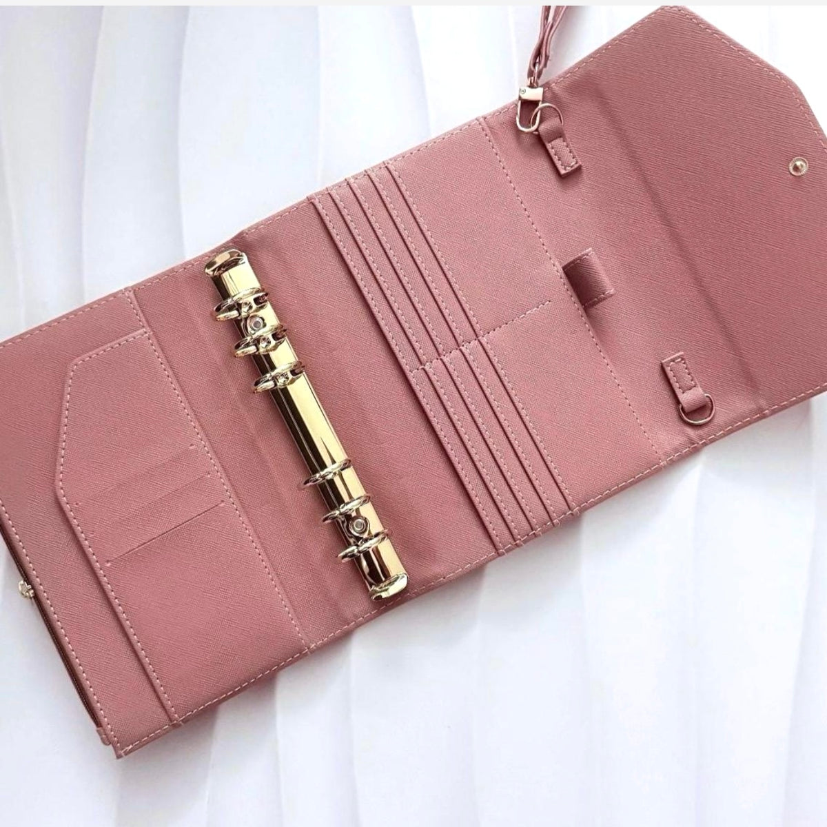 A6 Pocket | goldene Ringe | Saffiano Leder