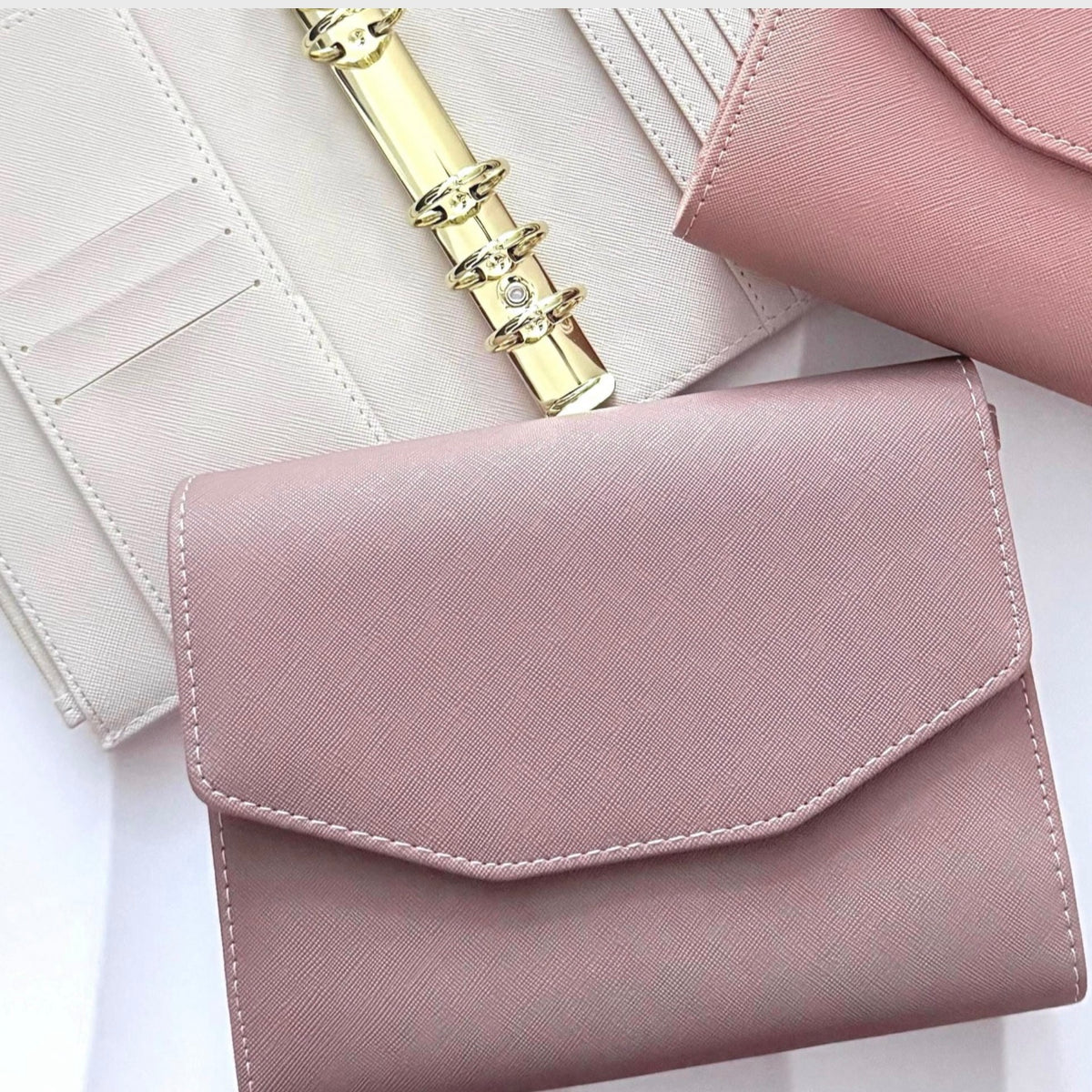 A6 Pocket | goldene Ringe | Saffiano Leder