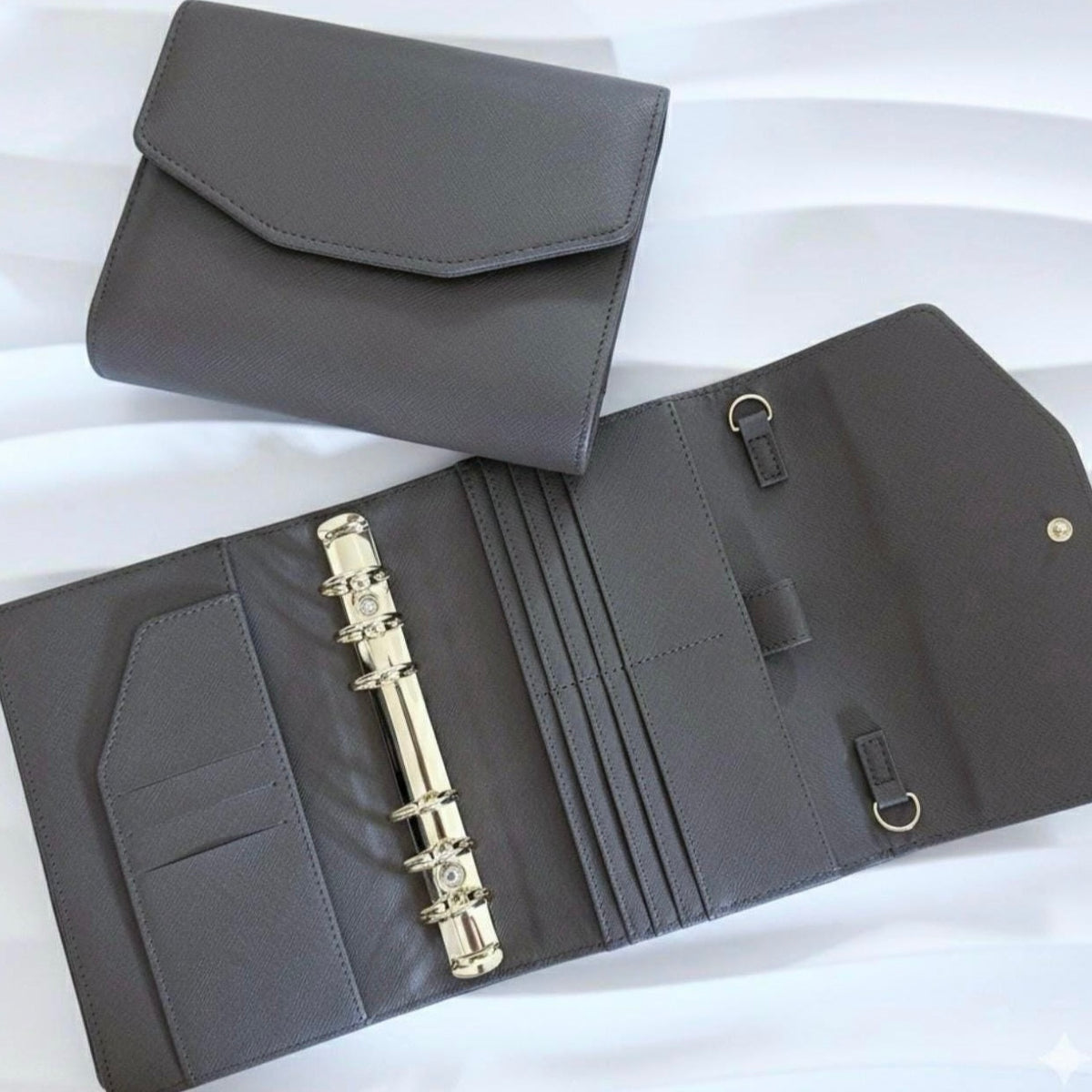 A6 Pocket | goldene Ringe | Saffiano Leder