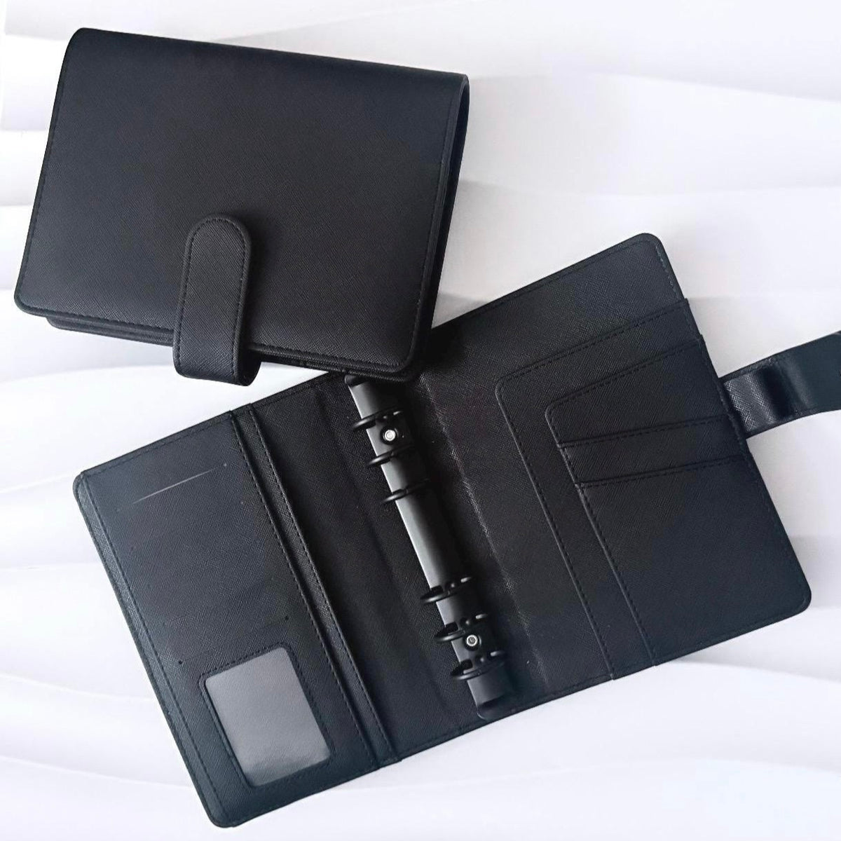 A6 | Schwarz | schwarze Ringe | Saffiano Leder