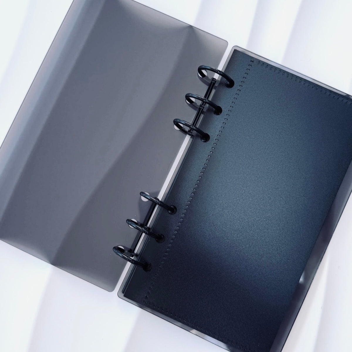 Acryl Ringbuch | A6 schwarz | mit schwarzen Ringen