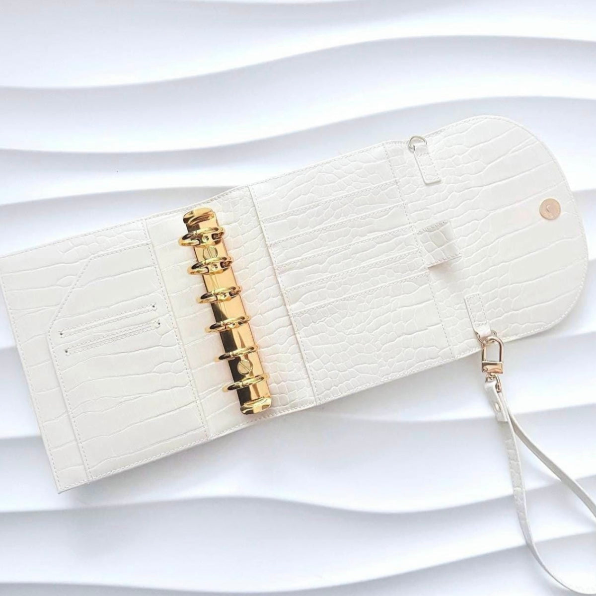 A7 Croco Pocket creme gold